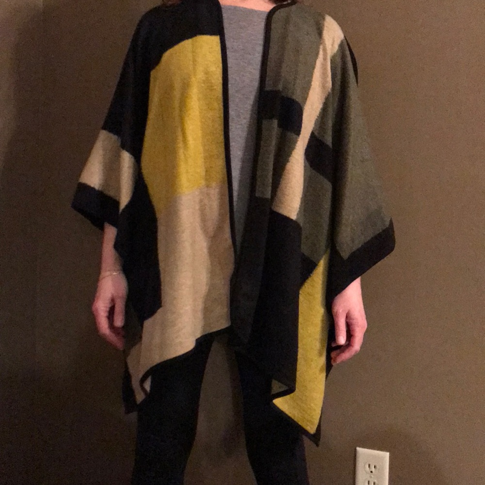 Vince Camuto Geo Jacquard Blanket Poncho